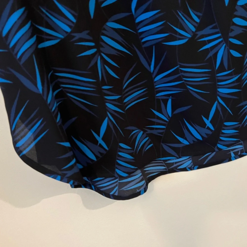 Beautiful black with blue print Anne Klein blouse in Large size - Picture 6 of 11